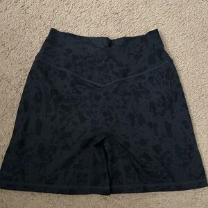 Alphalete surface power crossover shorts 
Black printed 
Size small